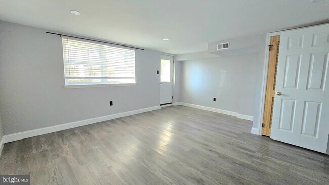 Building Photo - 4214 Carteret Dr