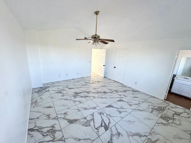 Building Photo - Beautiful cul-de-sac Home