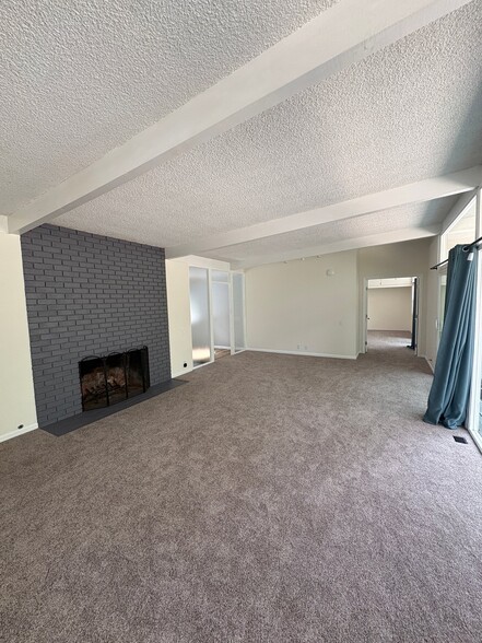 Building Photo - 730 Live Oak Park Rd S