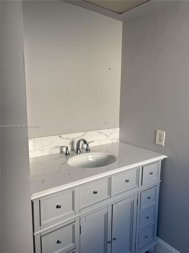 Building Photo - 8444 NW 23rd Manor