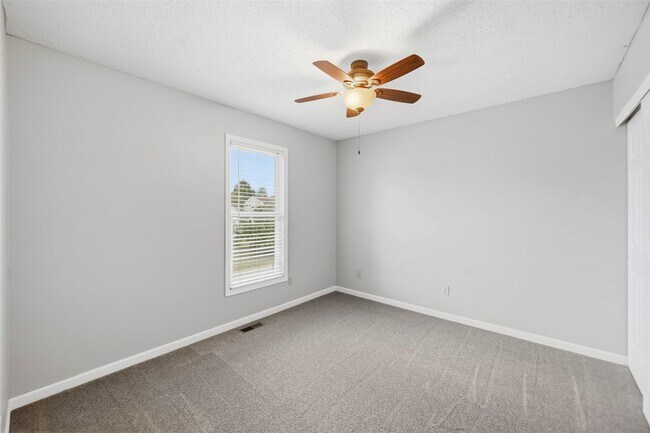 Building Photo - 5012 Joshua Dr