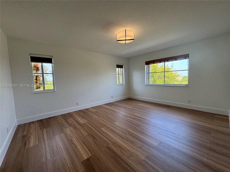 Building Photo - 1653 Winterberry Ln