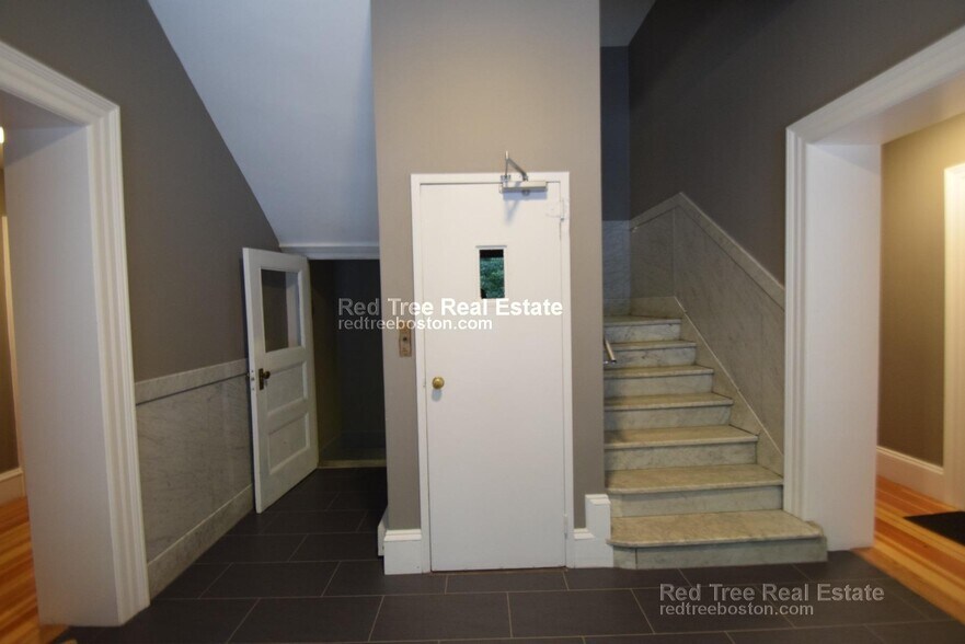 Building Photo - 1463 Beacon St