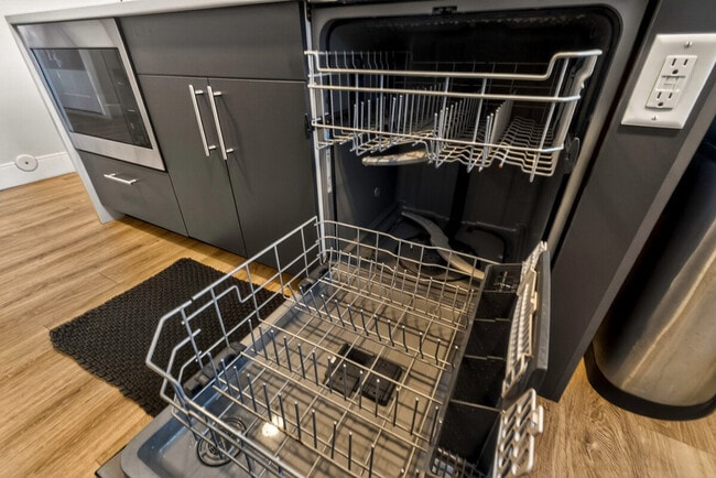 Building Photo - 1424 N Park Pl