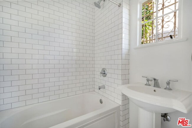 Building Photo - 3617 Homeway Dr