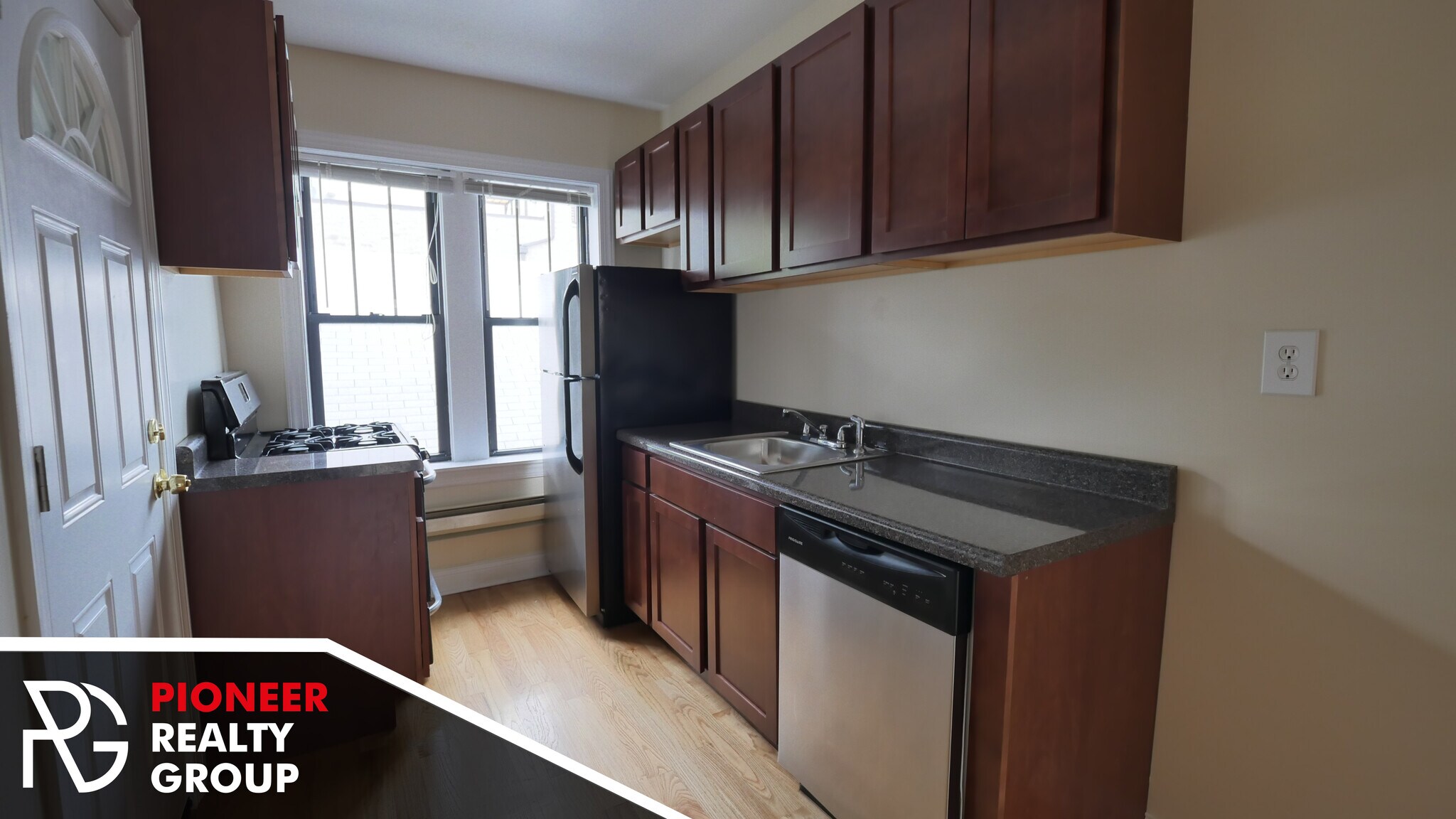 Building Photo - 2842 N Orchard St