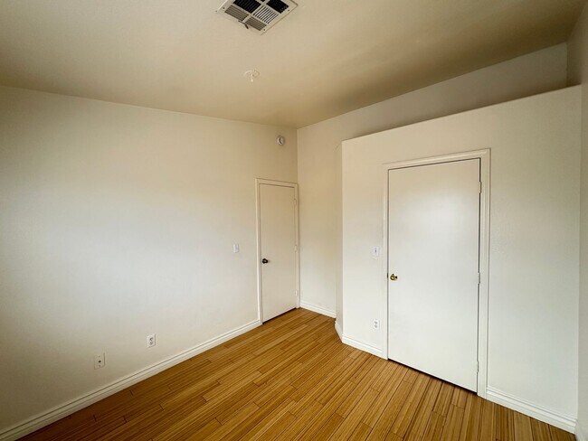 Building Photo - CORTE MADERA