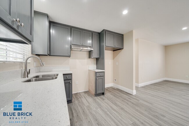 Building Photo - 2724-2724 Lanfranco St