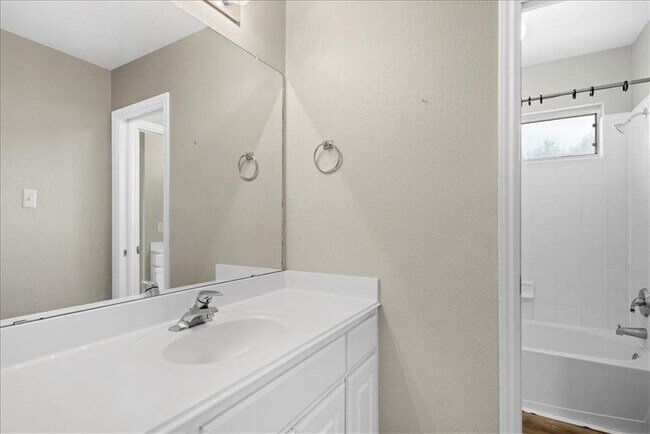Building Photo - 2225 Speidel Dr