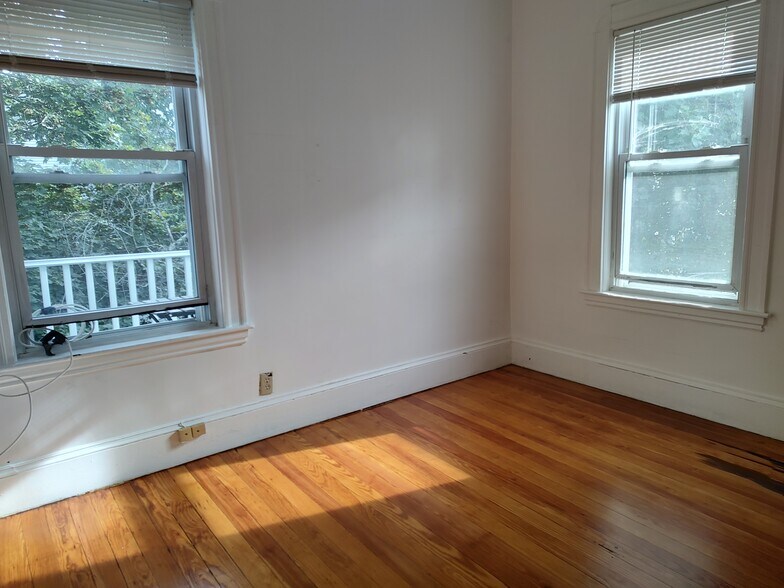 Building Photo - 42 Holyoke Rd