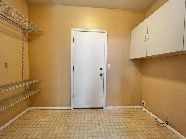 Building Photo - Charming 3-Bed/2-Bath Home in Loveland!
