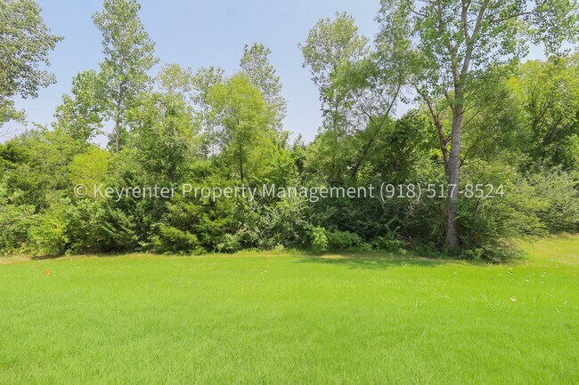 Building Photo - 3313 N 23rd W Ave