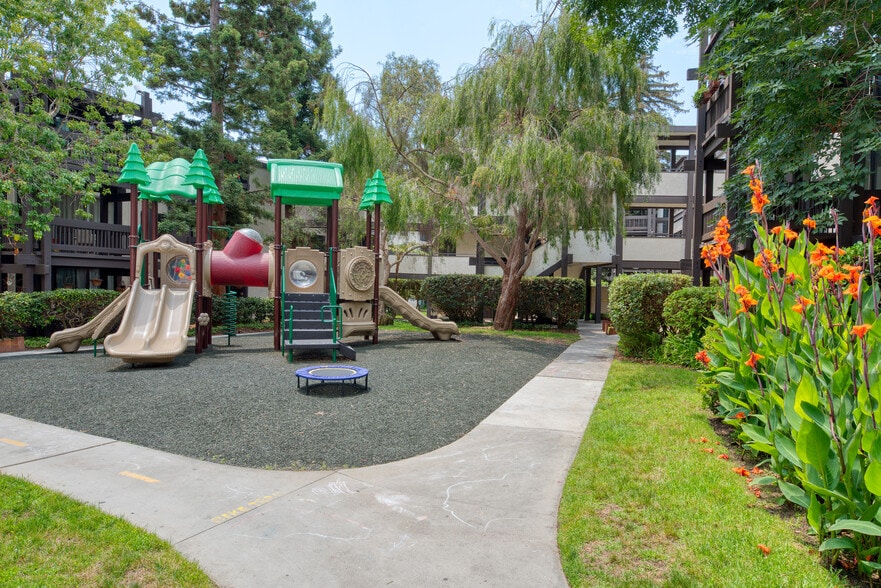 Building Photo - 7740 Redlands St