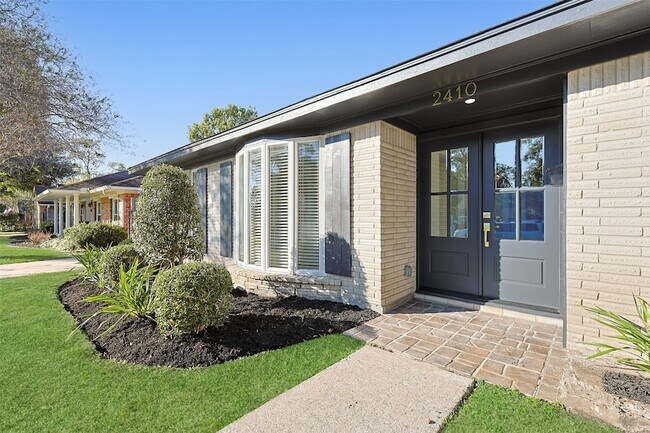 Primary Photo - 2410 Del Norte St
