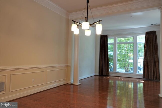 Building Photo - 1115 Crestfield Dr