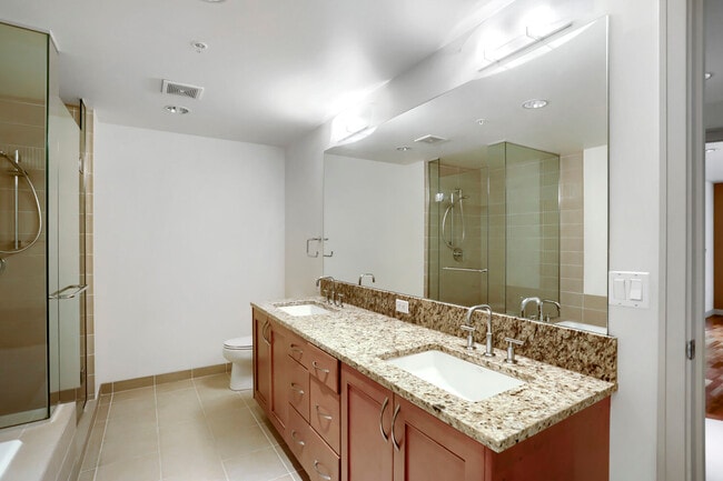 Building Photo - 10650 NE 9th Pl