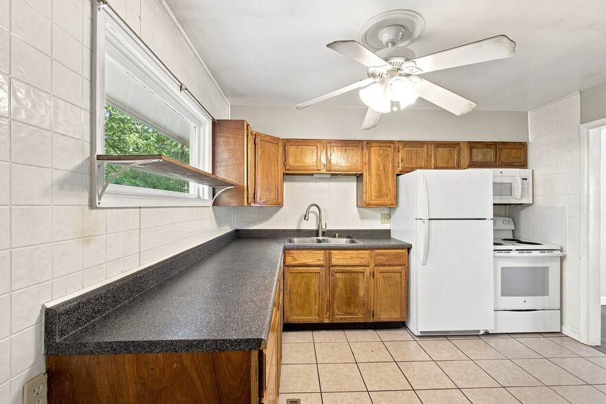 Building Photo - 630 NE 90th St