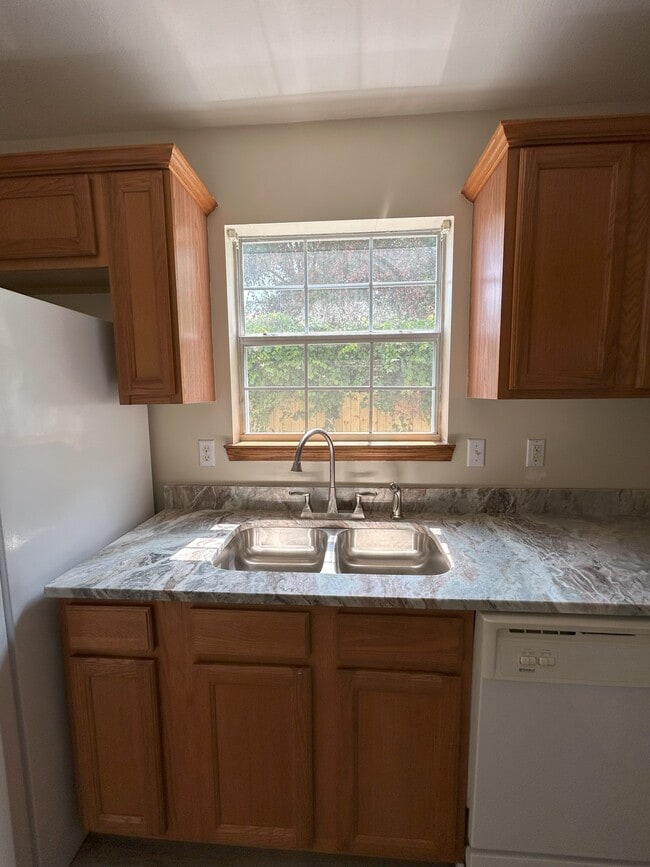 Building Photo - 836 Stonegate Ct