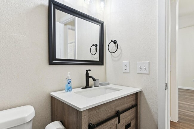 Building Photo - Spacious Custom New Build- 4 Bed 2 Bath Ho...