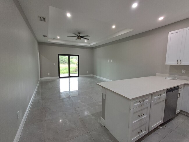 Building Photo - 213 Hightower Ave S