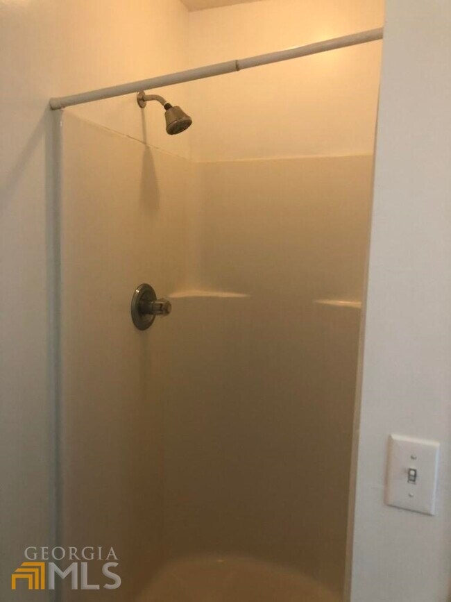 Building Photo - 304 McQueen Cir