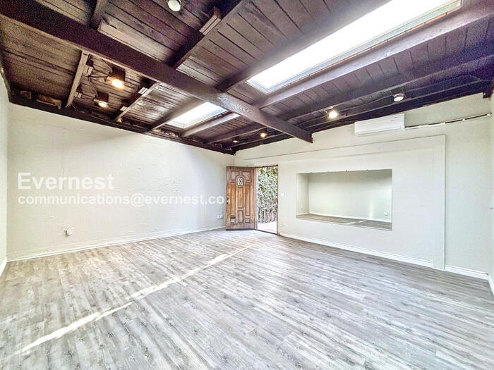 Building Photo - 132 N Crescent Heights Blvd