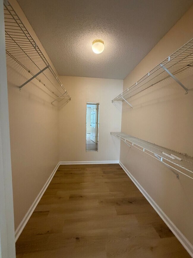 Building Photo - Cozy 2B/2B Unfurnished Condo in the Heart of Destin!