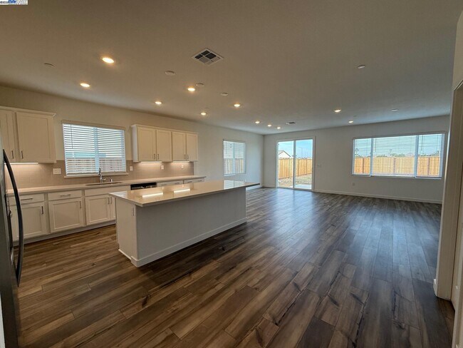 Building Photo - 1013 Bluebell Cir