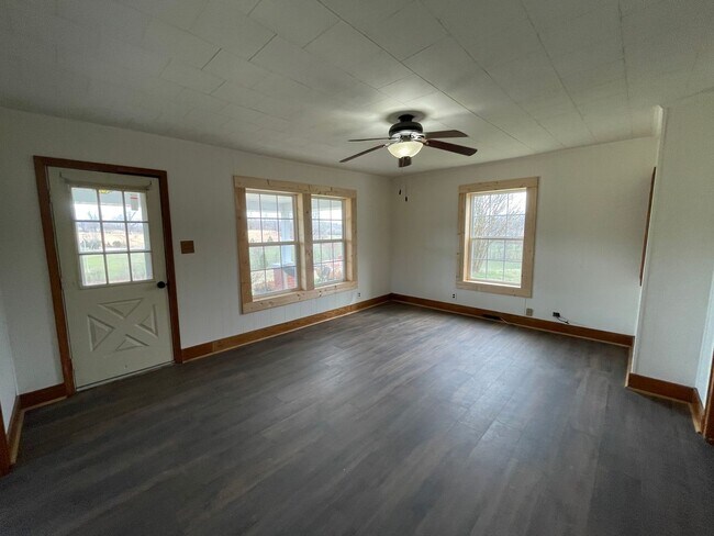 Building Photo - 555 Hopewell Rd