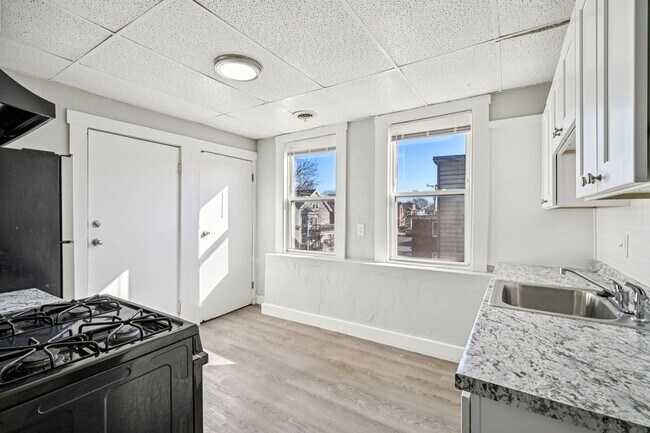 Building Photo - 71 Almont St