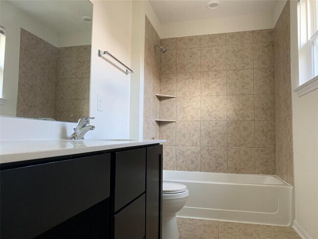 Building Photo - 15815 Copper Oak Ln