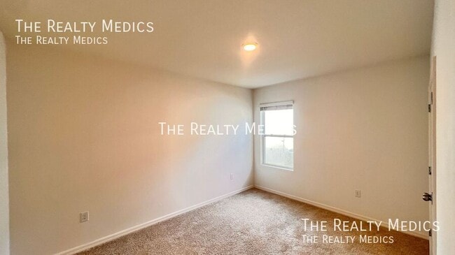 Building Photo - 522 Armoyan Wy