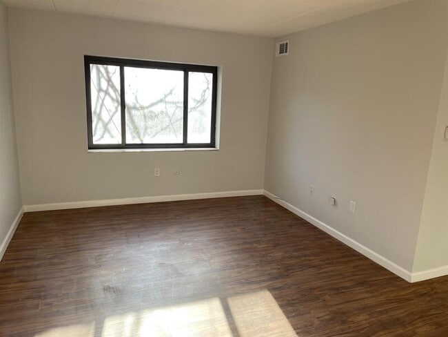 Building Photo - 3457 Evergreen Rd