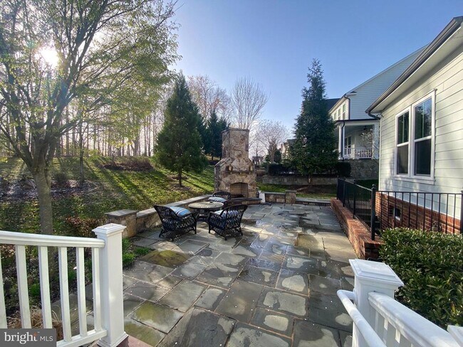 Building Photo - 2163 Potomac River Blvd