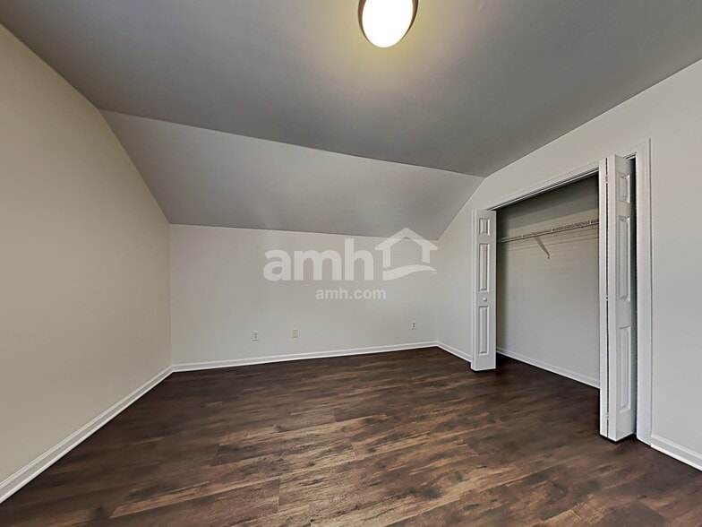 Building Photo - 2414 Thoreau St