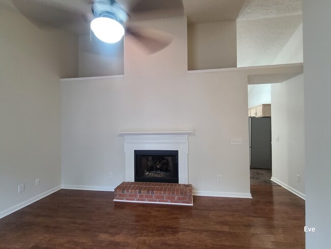 Building Photo - 2733 Airwood Dr