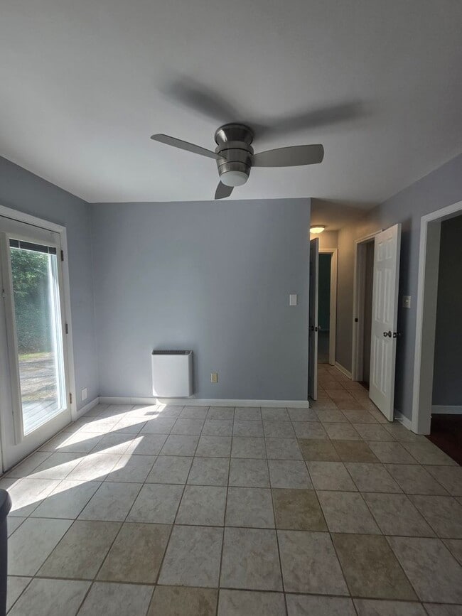 Building Photo - $2,300 - 4 Bedroom 2.5 Bathroom Unfurnished House in Forest Hills