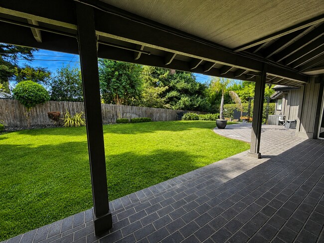 Building Photo - 8036 Glenbar Way