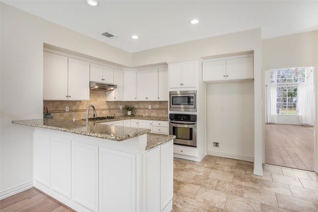 Building Photo - 19 Tender Violet Pl