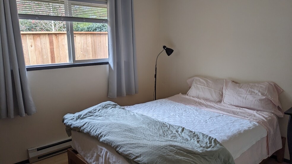 Building Photo - 1524 NE Junior St