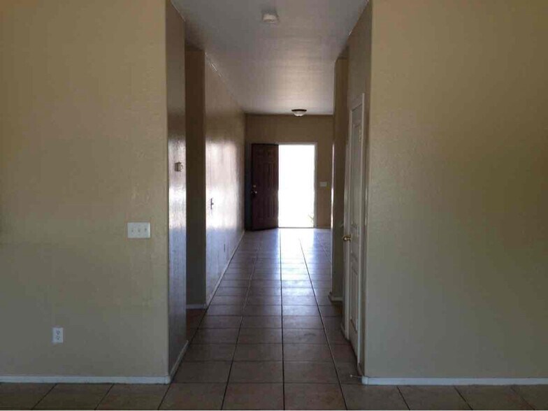 Building Photo - 2207 N 91st Ln