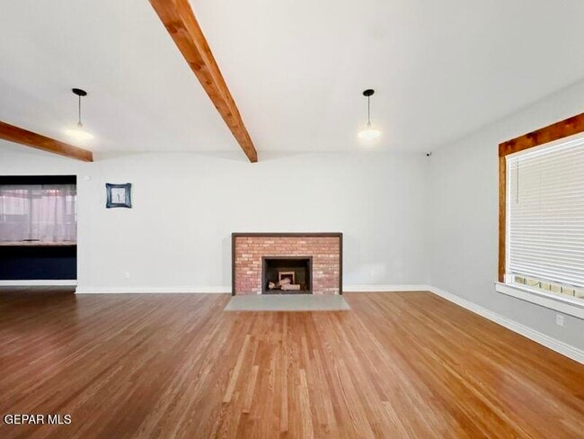 Building Photo - 1305 E Rio Grande Ave