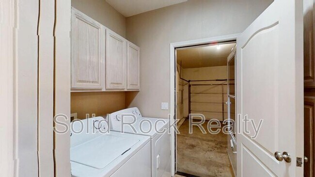 Building Photo - 2241 Palm Dr