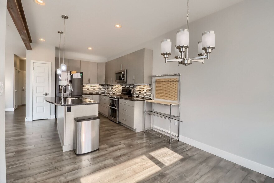 Building Photo - 12243 W Alameda Dr