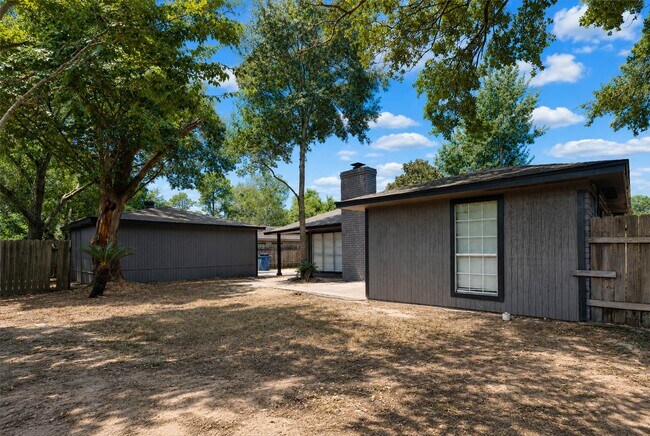 Building Photo - 15811 Pathfield Dr