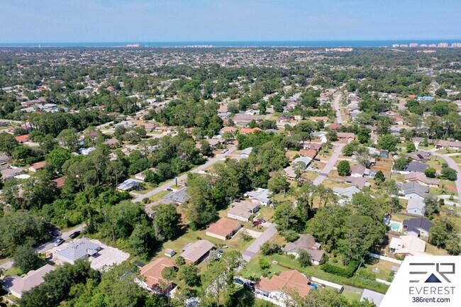 Building Photo - 15 Firtree Ln