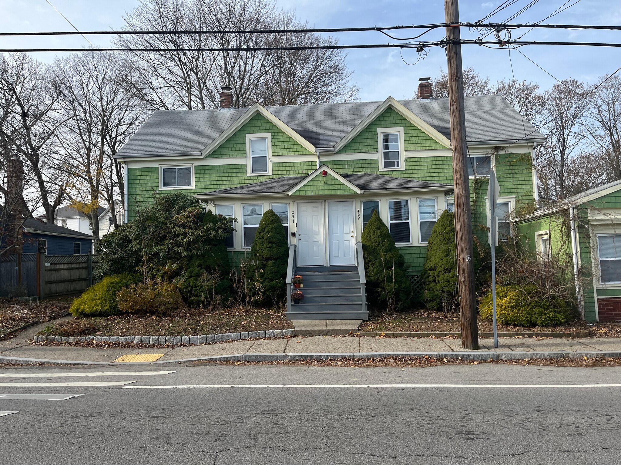 Building Photo - 287 Main St