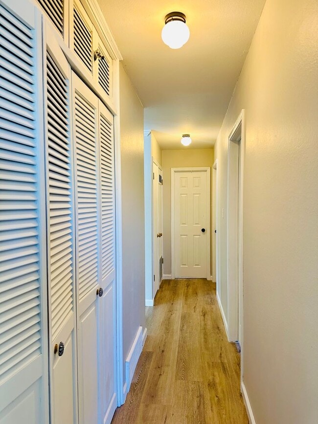 Building Photo - Charming 3 Bedroom Home