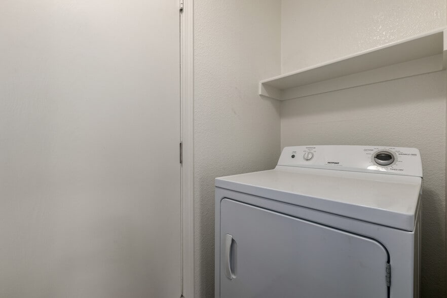 Building Photo - 1043 S San Vincente Ct