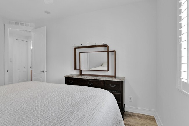 Building Photo - 4020 Murano Bay Dr